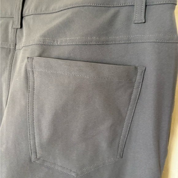 Lululemon ABC Men's Gray Pant Size 32 with Front Pockets & 1 Back Zip Pocket - Picture 11 of 16